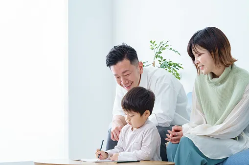 「AI顔検索」でアルバム制作時間を1/3に削減